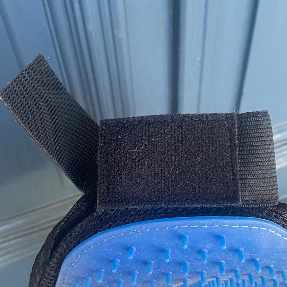 NWOT Pet Brushing Glove